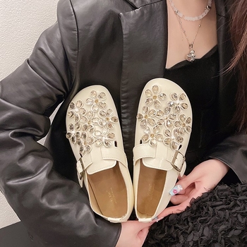 Strasszos gyöngyös bojtos női papucs, 2025 tavaszi és nyári új, édes, puha, lapos talpú papucs