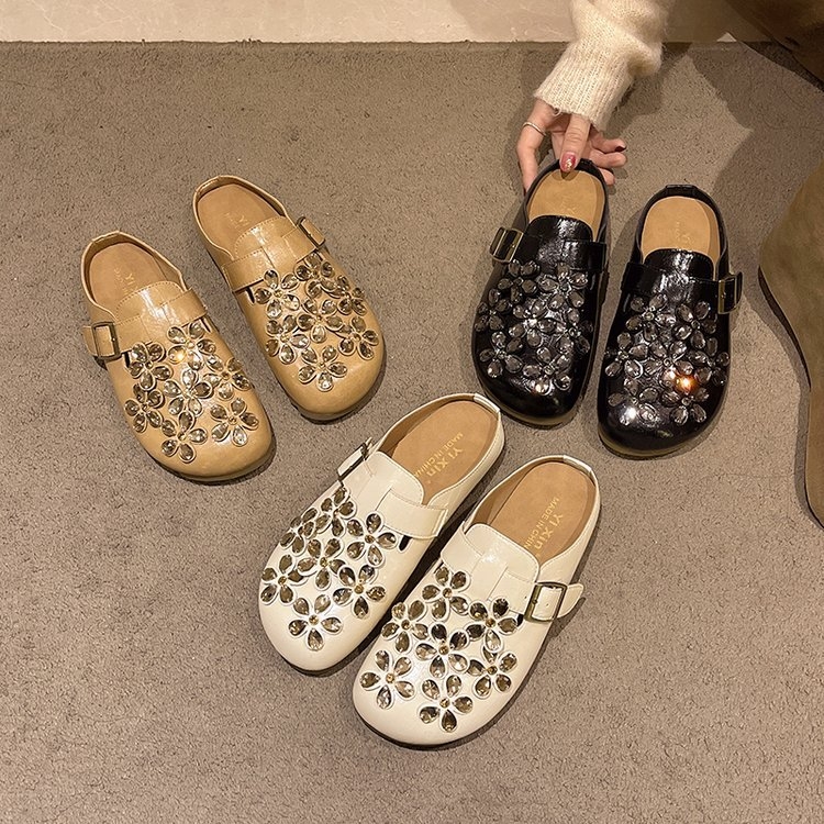 Strasszos gyöngyös bojtos női papucs, 2025 tavaszi és nyári új, édes, puha, lapos talpú papucs