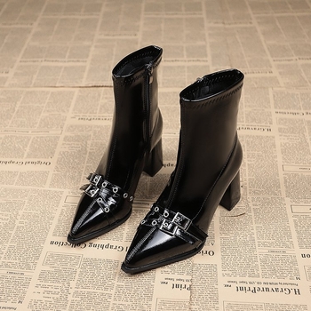 Európai és amerikai cipzáras 2024 őszi és téli vintage övcsatos, mindenhez illő, új, hegyes sarkú, vékony, rövid csővel ellátott, brit stílusú Martin bokacsizma