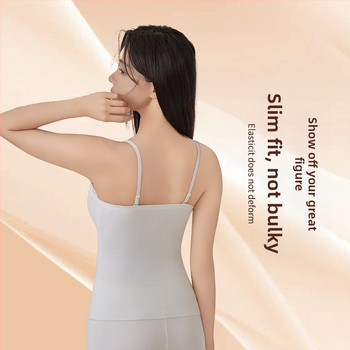 Šilta moteriška vientisa besiūlė apatinė liemenė su krūtinės įdėklu. Rudens ir žiemos lengvi, push-up stiliaus, ploni apatiniai marškinėliai.