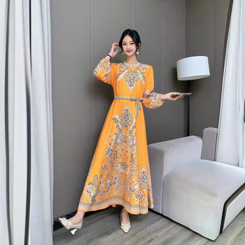 1701-es virágmintás, hosszú ujjú ruha