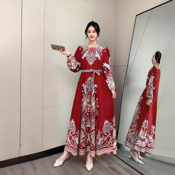 1701-es virágmintás, hosszú ujjú ruha