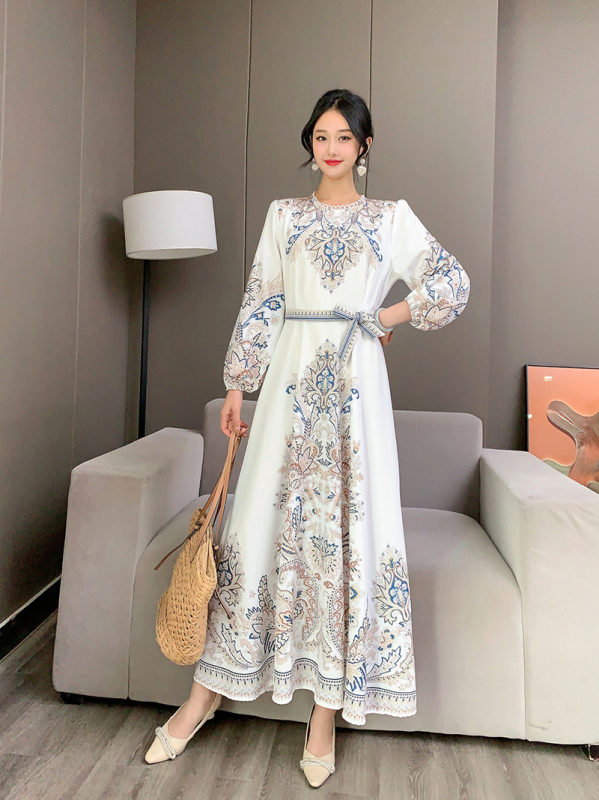 1701-es virágmintás, hosszú ujjú ruha