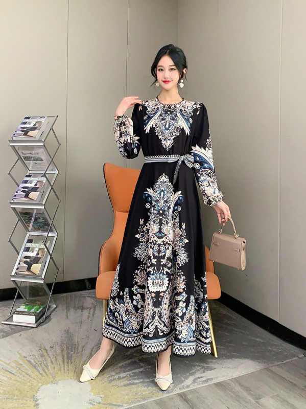 1701-es virágmintás, hosszú ujjú ruha