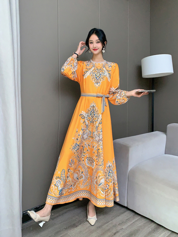 1701-es virágmintás, hosszú ujjú ruha