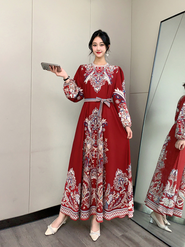 1701-es virágmintás, hosszú ujjú ruha