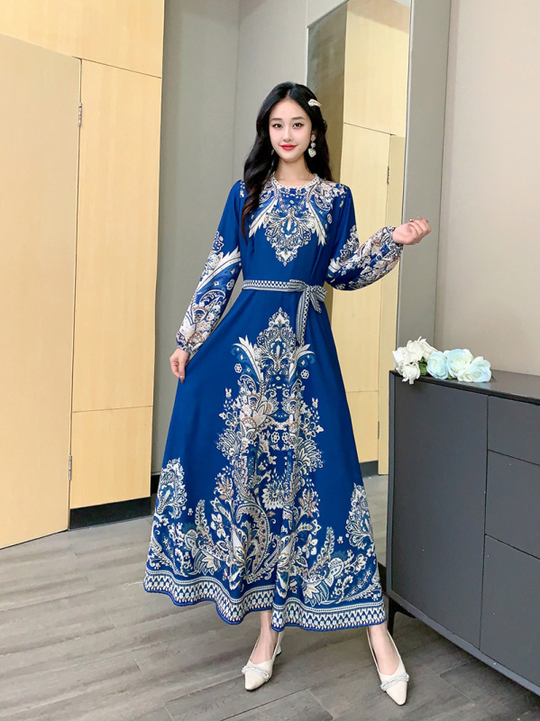 1701-es virágmintás, hosszú ujjú ruha