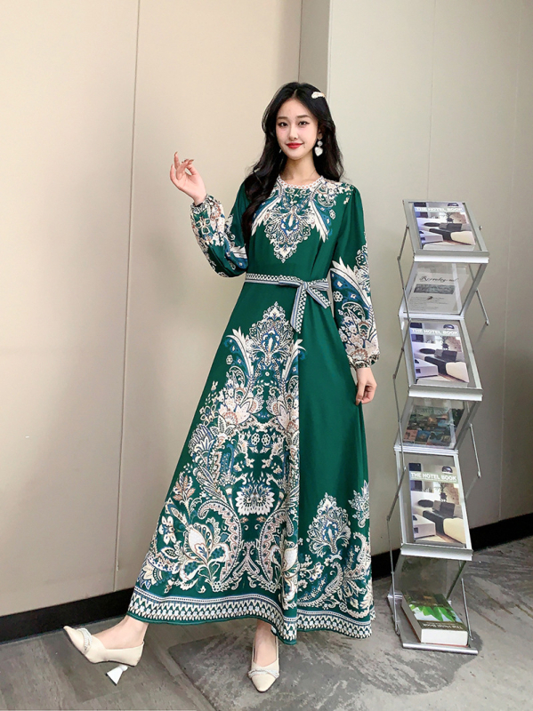 1701-es virágmintás, hosszú ujjú ruha