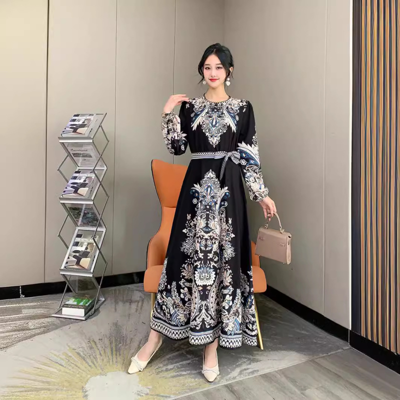 1701-es virágmintás, hosszú ujjú ruha