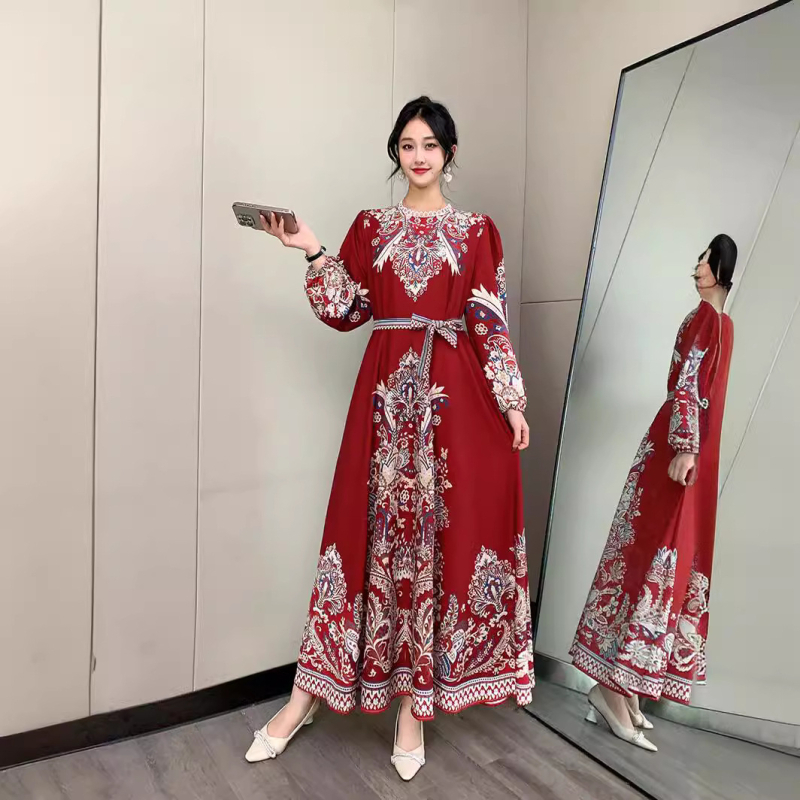 1701-es virágmintás, hosszú ujjú ruha