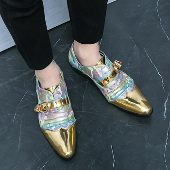 Διασυνοριακά, μοντέρνα, φωτεινά, casual ανδρικά μοκασίνια, βρετανικής κατασκευής, με μυτερή αγκράφα, σε μεγάλα μεγέθη.