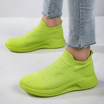 Jinjiangi piiriülene uus pluss-suuruses lendava koega tossu moesuund ühe pedaaliga hingavad vabaaja naiste sokid kingad naistele