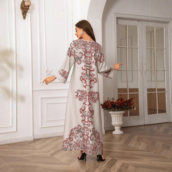 Közel-keleti határon átnyúló kaftán kerek nyakú, nagy sűrűségű, forró strasszos, gyöngyös nyomtatású muszlim női köntös elegáns ruha