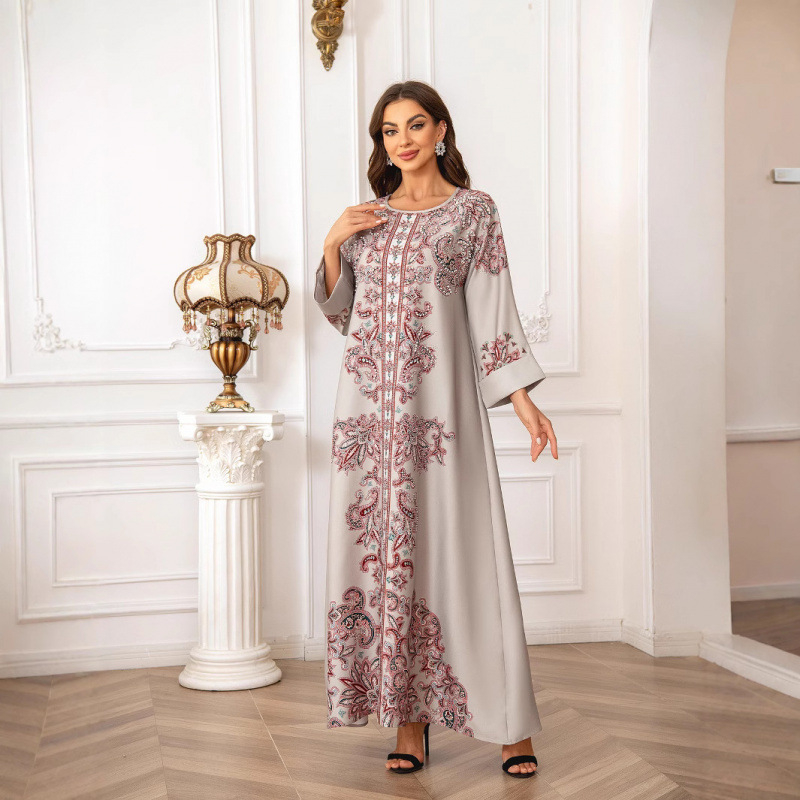 Közel-keleti határon átnyúló kaftán kerek nyakú, nagy sűrűségű, forró strasszos, gyöngyös nyomtatású muszlim női köntös elegáns ruha