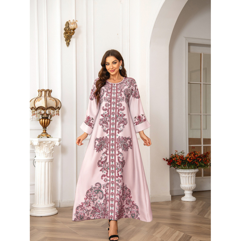 Közel-keleti határon átnyúló kaftán kerek nyakú, nagy sűrűségű, forró strasszos, gyöngyös nyomtatású muszlim női köntös elegáns ruha