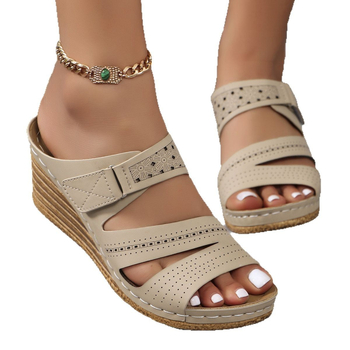 Nové módne dámske žabky na klinovom podpätku v plus size veľkostiach, európsky a americký štýl, ležérne a pohodlné, jednofarebné, s hrubou podrážkou a rybou špičkou.