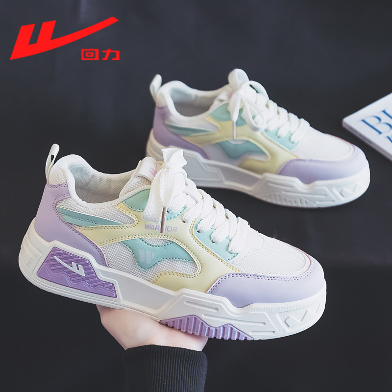 „Warrior“ pavasario populiarūs balti moteriški bateliai 2024 m. nauji nišiniai universalūs minkšto dugno sportiniai bateliai, lentos formos bateliai, kamuoliuko formos bateliai.