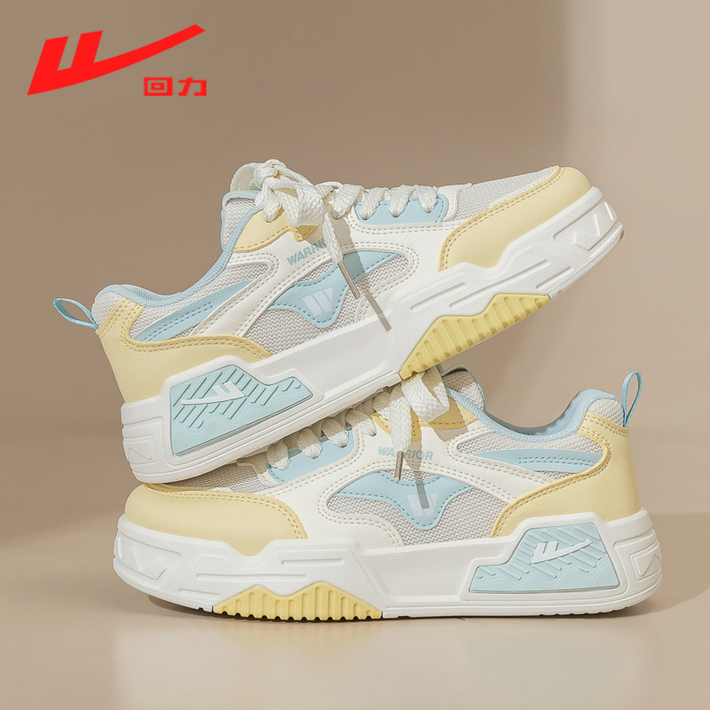 „Warrior“ pavasario populiarūs balti moteriški bateliai 2024 m. nauji nišiniai universalūs minkšto dugno sportiniai bateliai, lentos formos bateliai, kamuoliuko formos bateliai.