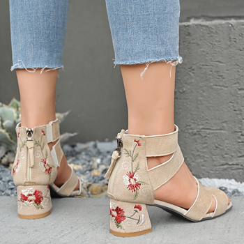 Ευρωπαϊκά και αμερικανικά κεντημένα λουλούδια με ανοιχτή τσάντα στα δάχτυλα, ρωμαϊκά παπούτσια γυναικών 2025, νέα χοντρά ψηλοτάκουνα σανδάλια για μεγάλα μεγέθη, μοντέρνα σανδάλια
