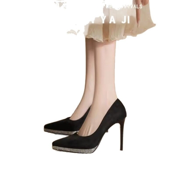 Γαλλική μόδα Γυναικεία μαύρα σέξι κομψά παπούτσια δεξιώσεων με φόρεμα σουέτ ρηχά ψηλά τακούνια με στρας για γυναίκες
