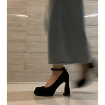 Νέα ανοιξιάτικα και φθινοπωρινά γυναικεία ψηλοτάκουνα παπούτσια με πλατφόρμα και χοντρό τακούνι, γαλλικού στιλ, μικρής τετράγωνης κεφαλής, με ένα χαρακτήρα και αγκράφα, για την άνοιξη και το φθινόπωρο του 2025