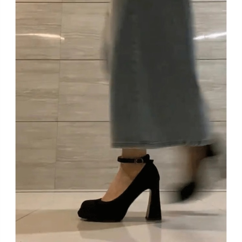 Pantofi cu toc gros și platformă pentru femei, stil francez de primăvară și toamnă, cu cap pătrat mic și cataramă cu un caracter