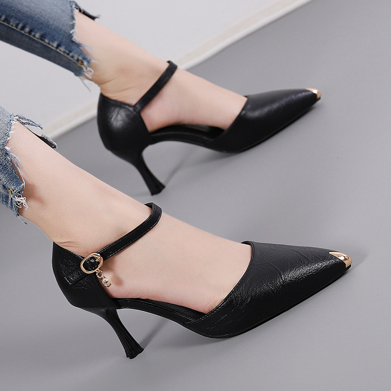 2024 Nové sandále na tenkom podpätku pre ženy, stredný podpätok, špicatá špička, remienok, najjednoduchšie pre zladenie, kockované duté topánky Baotou, vysoké podpätky pre ženy