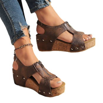 Papuci de damă de mărime mare, cu talpă groasă, cu gură de pește, pentru comerț exterior transfrontalier, cu nituri, cu vârful deschis, vara 2025