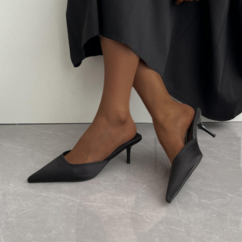 Elegantné dámske papuče Baotou vo francúzskom štýle, vrchné oblečenie 2025, nový štýl, letné tenké podpätky, špicaté čierne sandále na vysokom podpätku