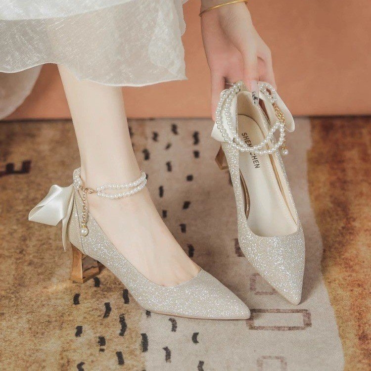Pantofi cu un singur strat, cu paiete și mărgele, cu fluture, pentru femei, toamna 2024, pantofi de domnișoare de onoare britanici noi, cu vârful ascuțit, cu gură superficială, pantofi la modă pentru femei