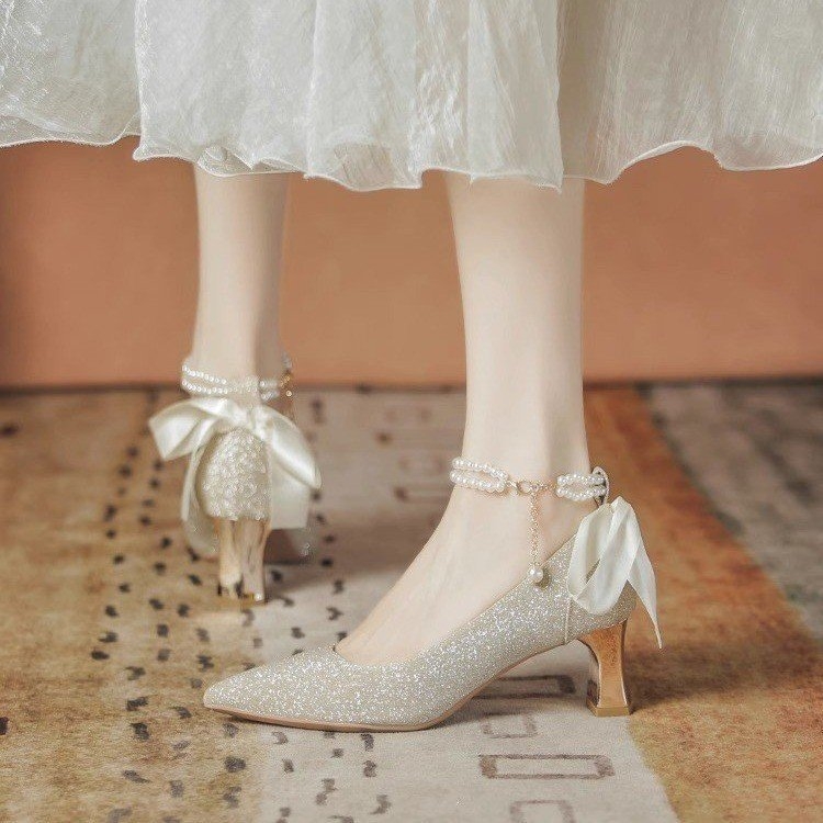 Pantofi cu un singur strat, cu paiete și mărgele, cu fluture, pentru femei, toamna 2024, pantofi de domnișoare de onoare britanici noi, cu vârful ascuțit, cu gură superficială, pantofi la modă pentru femei