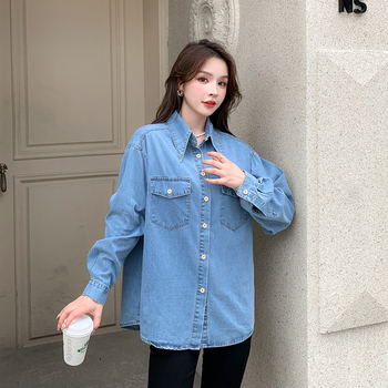 Imagine reală a cămășii retro din denim pentru femei, primăvara 2025, design de toamnă și iarnă, cu straturi interioare de nișă.