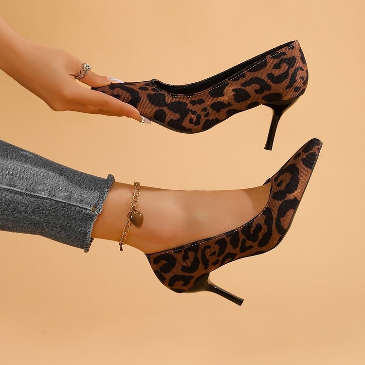 Tocuri înalte franceze pentru femei 2025 primăvara și toamna nouă imprimeu leopard modă nu picioare obosite toc stiletto gura superficială ascuțit pantofi single plus mărime