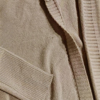 Europietiškos ir amerikietiškos rudens ir žiemos tarpvalstybinės mados vienspalviai gobtuvai ilgomis rankovėmis, madingi kasdieniai, paprasti, didelio dydžio moteriški megztiniai.