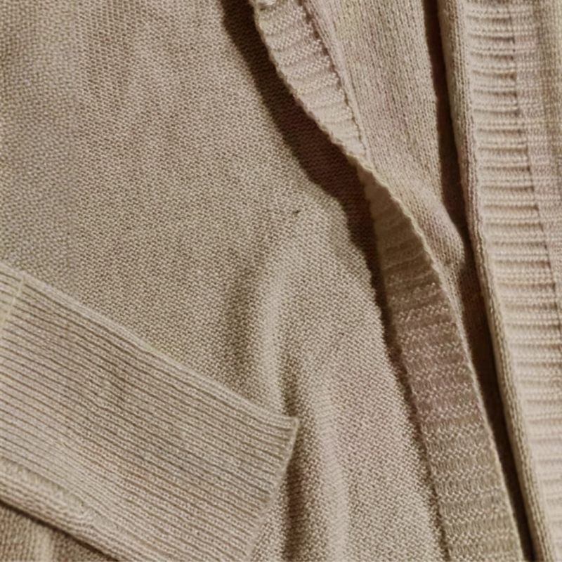 Europietiškos ir amerikietiškos rudens ir žiemos tarpvalstybinės mados vienspalviai gobtuvai ilgomis rankovėmis, madingi kasdieniai, paprasti, didelio dydžio moteriški megztiniai.