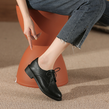 Juodi, broginiai darbo bateliai moterims, britiško retro stiliaus, rudens ir žiemos, gilios burnos, maži odiniai bateliai, plokščiapadžiai bateliai, darbo odiniai bateliai.