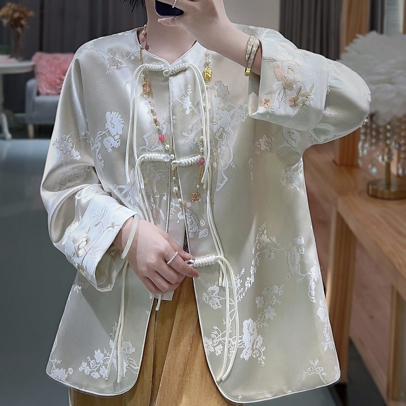 Νέο ανοιξιάτικο κομψό μικρό τοπ με κέντημα κινέζικου λουλουδιού και στρογγυλή λαιμόκοψη