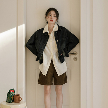 Φθινόπωρο 2024 Νέες προσφορές σε στυλ Χονγκ Κονγκ, μοντέρνο, εξατομικευμένο, μαύρο τζιν μπουφάν με στοίβες, κοντό μπουφάν για γυναίκες