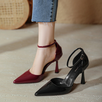 Sandale cu toc înalt roșii, stiletto, sexy, 2025, vară nouă, curea ascuțită, cu un singur strat, pantofi cu toc înalt Baotou