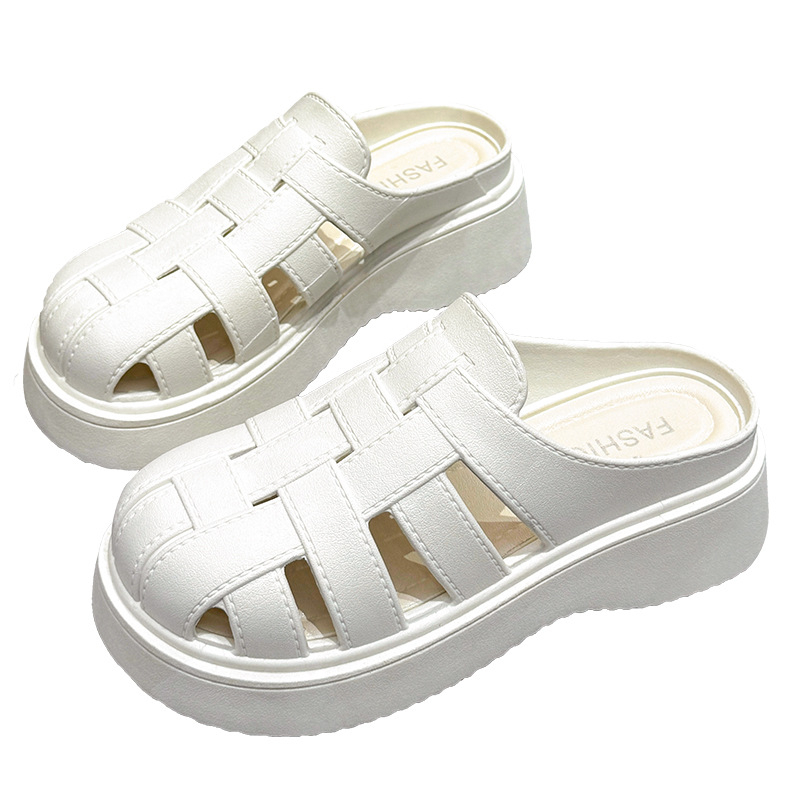 Letné pánske módne sandále s hrubou podrážkou, ktoré vytvárajú pocit hovenia a s jedným slovom pre študentov, aby nosili pohodlné protišmykové plážové papuče s dvojitým účelom.