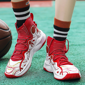 Vyriški krepšinio bateliai, lengvi, minkštu padu, neslystantys, vidutinio aukščio, vyriški treniruočių bateliai, ilgo ilgio, plius dydžio, skirti tarpvalstybinei užsienio prekybai.