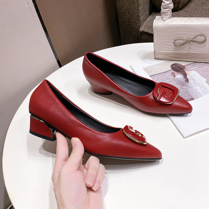 Dámske topánky s špicatou špičkou a plytkými ústami, nové jarné topánky z mäkkej kože s nízkym podpätkom a štvorcovou prackou z bavlny z roku 2024