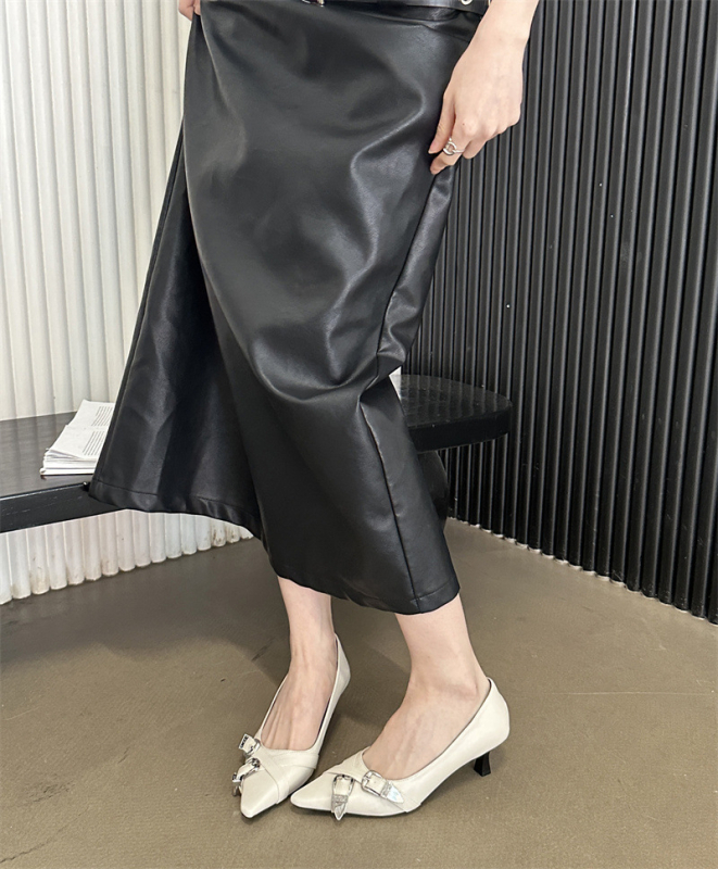 Večerný vánok, zodpovedajúce šaty, špicaté topánky pre ženy, jeseň 2025, nové vysoké podpätky s kovovou prackou, francúzske retro štýlové lodičky