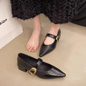 Didelė juoda ruda suaugusiems skirta drobinė vyriška žema pakulnė su spyruokliniu užsegimu guminėje sagtyje.