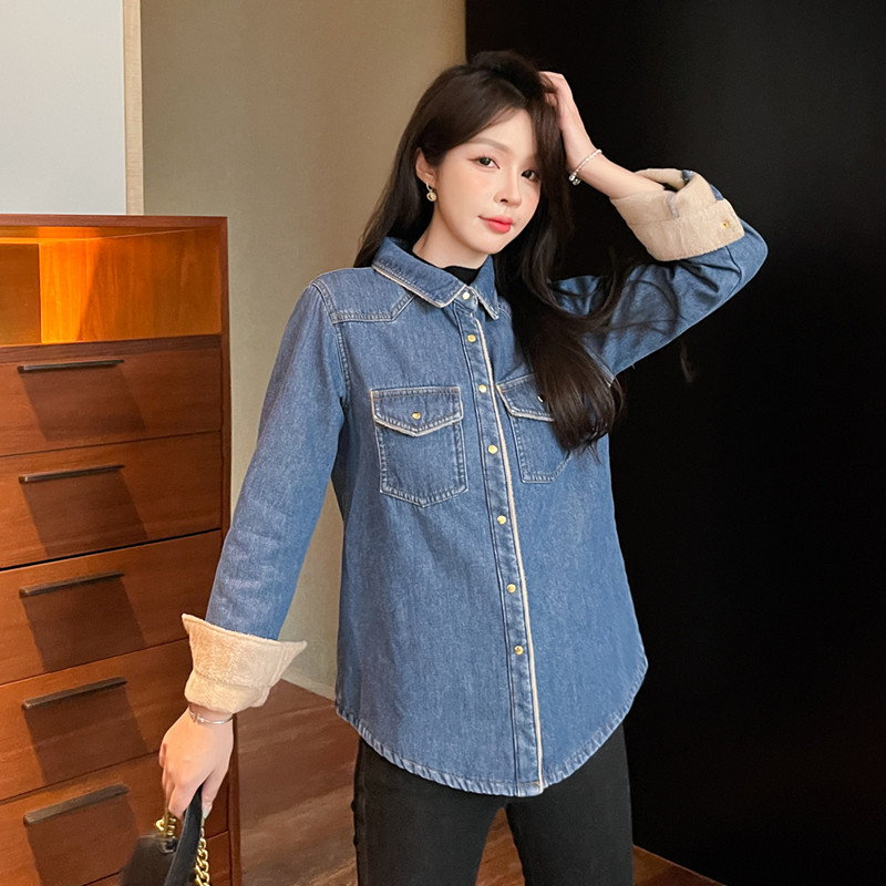 Skutočná snímka kórejského štýlu zamatovej zahustenej džínsovej košele pre ženy 2025 jeseň a zima nová slim strih všestranná košeľa s dolným dielom