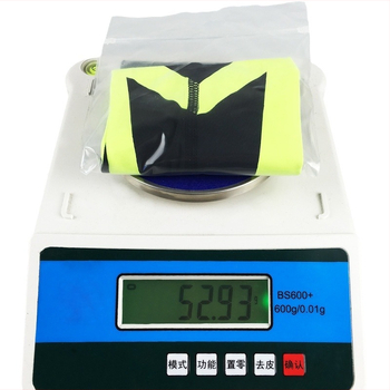 Krepšinio kelio apsauga nuo susidūrimo, vyriška, bėgimo futbolo pamušalu, tempiama kojų apsauga, slėginis didelių blauzdų apsauginis uždangalas.