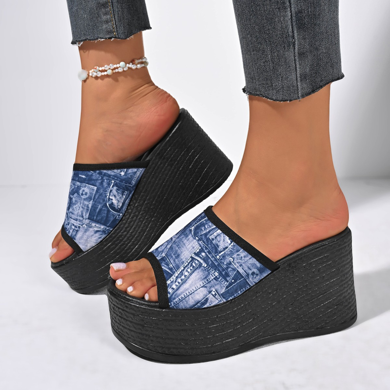 Užsienio prekybos plius dydžio moteriškos plokščios, pleištinės, storo dugno madingos basutės vasarinės naujos moteriškos džinsinės šlepetės su žuvies burnos įstriža dalimi