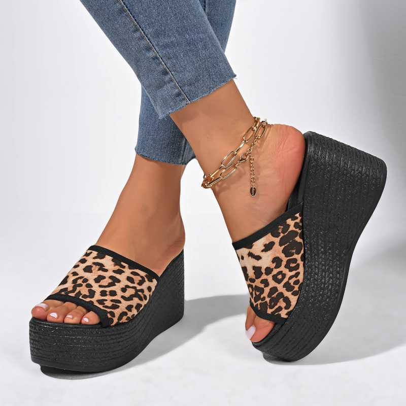 Užsienio prekybos plius dydžio moteriškos plokščios, pleištinės, storo dugno madingos basutės vasarinės naujos moteriškos džinsinės šlepetės su žuvies burnos įstriža dalimi