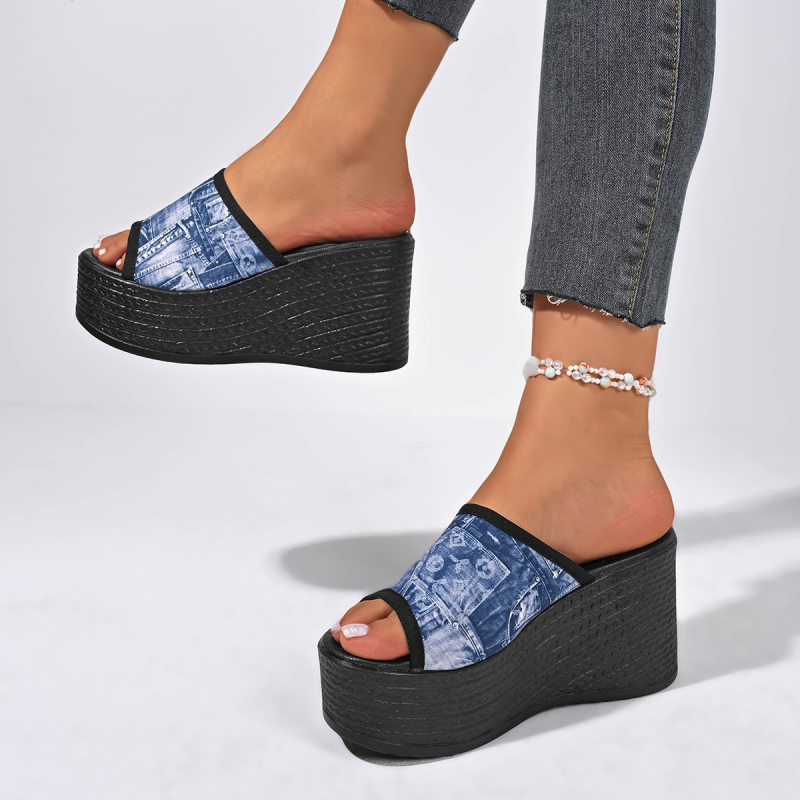 Užsienio prekybos plius dydžio moteriškos plokščios, pleištinės, storo dugno madingos basutės vasarinės naujos moteriškos džinsinės šlepetės su žuvies burnos įstriža dalimi