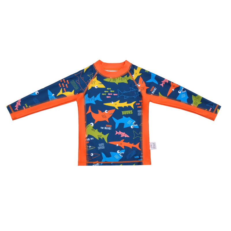 Piiriülene poiste haiujumistrikoo, kolmeosaline ujumistrikoo, pikkade varrukatega lühikesed püksid, kuumaveeallikaga rand, kiiresti kuivav poiste lõhestatud ujumistrikoo